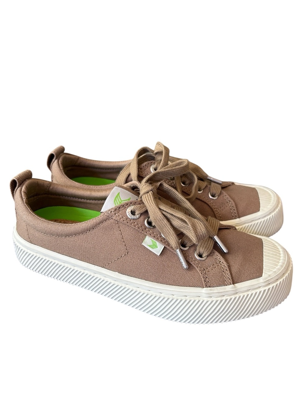 Cariuma OCA Low Burnt Sand Canvas Contrast Thread Sneaker Size Women’s 6
